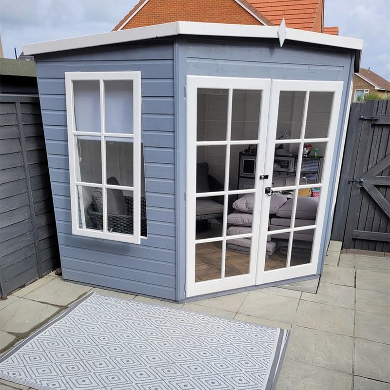 Summer house living room