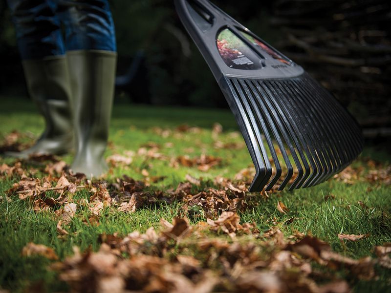 Fiskars-Classic-Large-Leaf-Rake